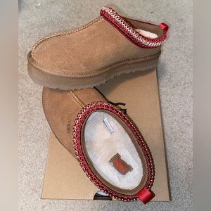 Big kid ugg tazz platform slippers size 5